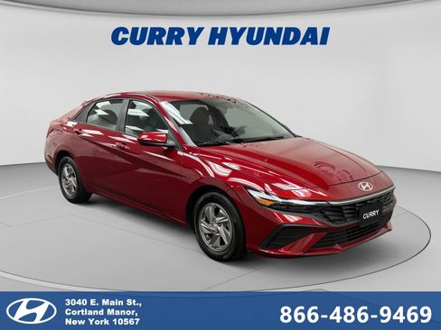 Certified 2025 Hyundai Elantra SE FWD image 7