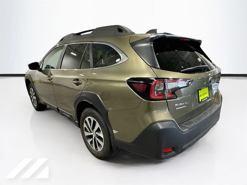 Used 2025 Subaru Outback Premium AWD/4WD image 7
