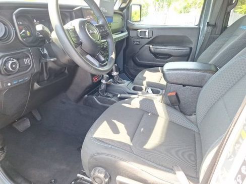 Used 2024 Jeep Wrangler Unlimited Rubicon 4xe AWD/4WD image 12