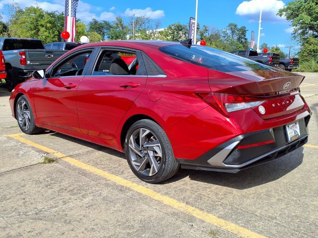 Used 2025 Hyundai Elantra SEL FWD image 6