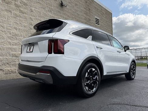 Used 2025 Kia Sorento S w/ Panoramic Sunroof Package FWD image 3