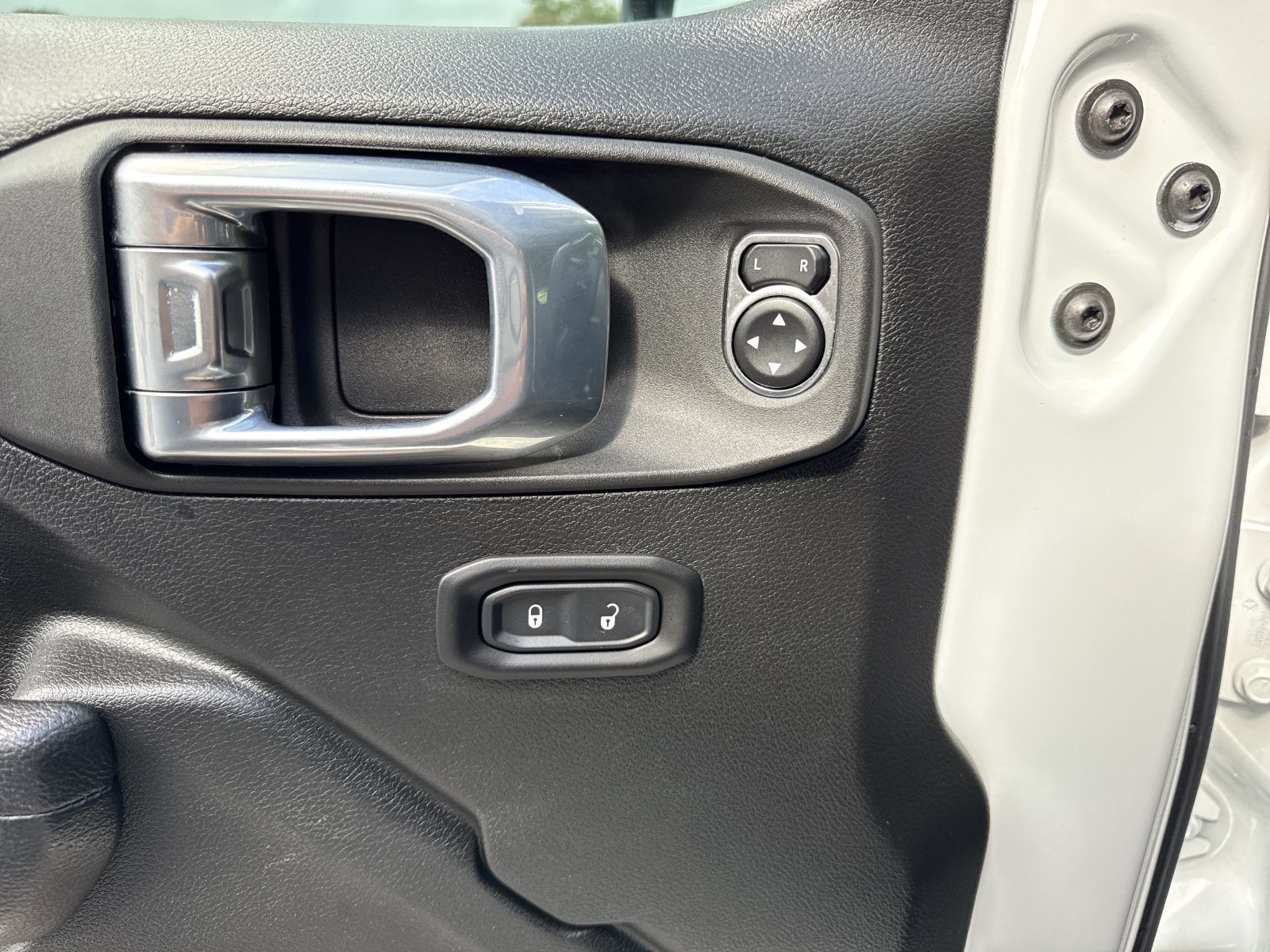 Used 2022 Jeep Wrangler Sport AWD/4WD image 13
