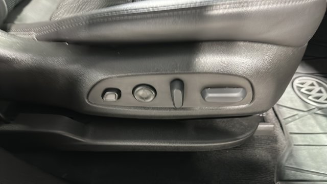Used 2022 Buick Enclave Avenir w/ Avenir Technology Package AWD/4WD image 38