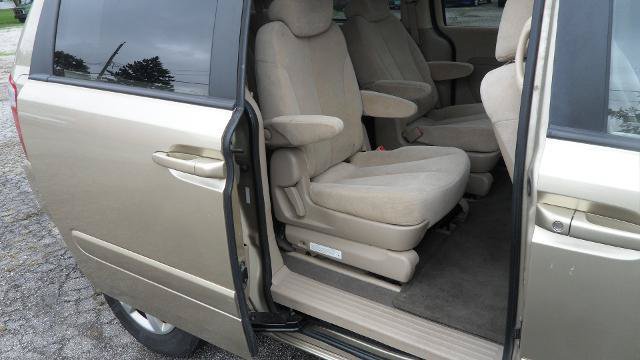 Used 2008 Kia Sedona LX FWD image 14