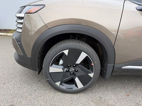 New 2026 Nissan Kicks SR w/ SR Premium Package image 12