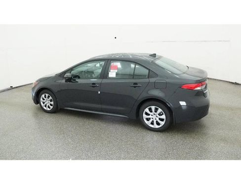 Used 2025 Toyota Corolla LE FWD image 5
