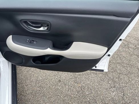 Certified 2023 Honda HR-V LX image 20