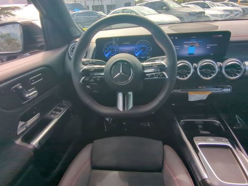 Used 2024 Mercedes-Benz EQB 300 4MATIC image 3