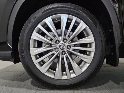 Used 2025 Toyota Highlander Platinum AWD/4WD image 24