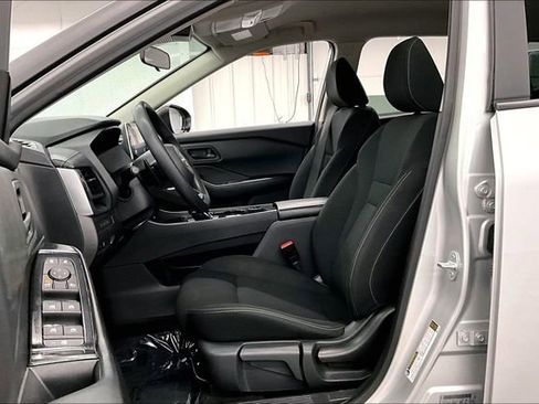 Used 2024 Nissan Rogue S image 22