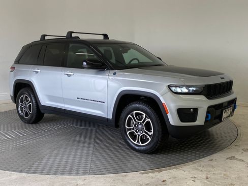 Used 2022 Jeep Grand Cherokee Trailhawk w/ Luxury Tech Group III image 7