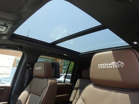 New 2026 Chevrolet Suburban High Country AWD/4WD image 6