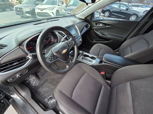 Used 2018 Chevrolet Malibu LT image 12