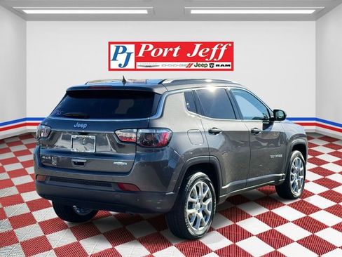 Used 2022 Jeep Compass Latitude image 5