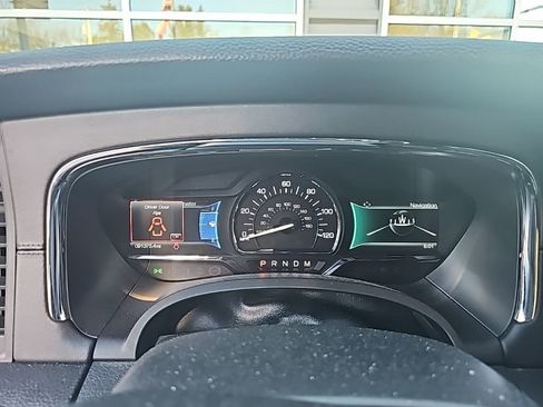 Used 2017 Lincoln Navigator Select image 10