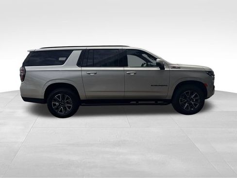 Certified 2023 Chevrolet Suburban Z71 w/ Luxury Package AWD/4WD image 6