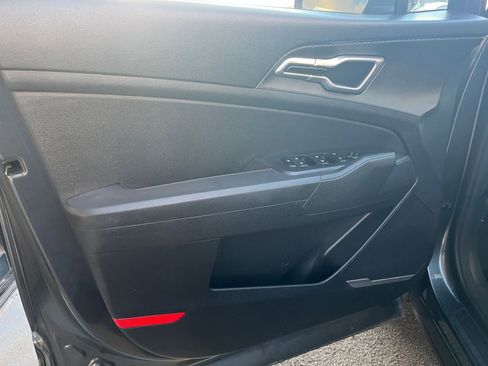 Used 2023 Kia Sportage LX image 18
