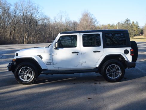 Used 2018 Jeep Wrangler Unlimited Sahara image 21