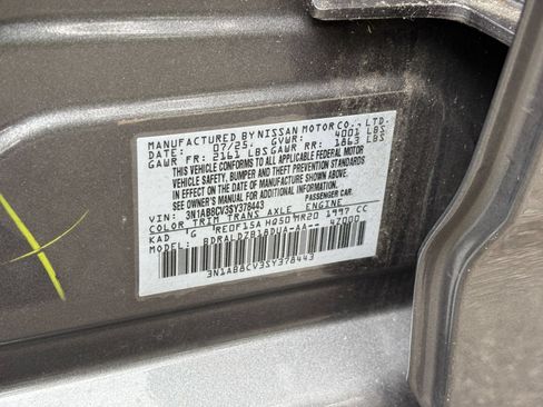 Used 2025 Nissan Sentra SV FWD image 27