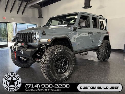Used 2025 Jeep Wrangler Unlimited Sahara w/ Safety Group AWD/4WD image 35