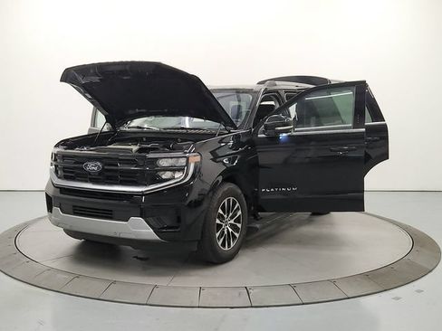Used 2025 Ford Expedition Platinum AWD/4WD image 12