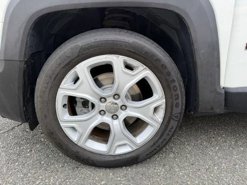 Used 2018 Jeep Renegade Limited w/ Advanced Technology Group FWD image 9
