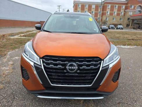Certified 2023 Nissan Kicks SV image 2