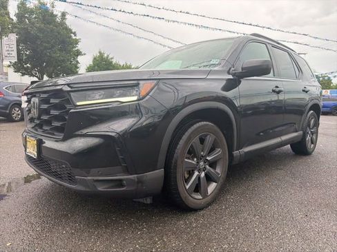 Used 2025 Honda Pilot Sport image 1