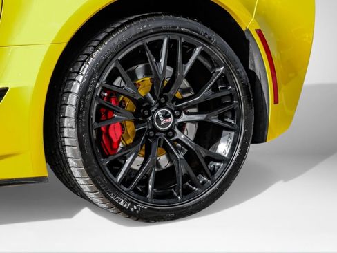 Used 2015 Chevrolet Corvette Z06 w/ 2LZ Preferred Equipment Group RWD image 63