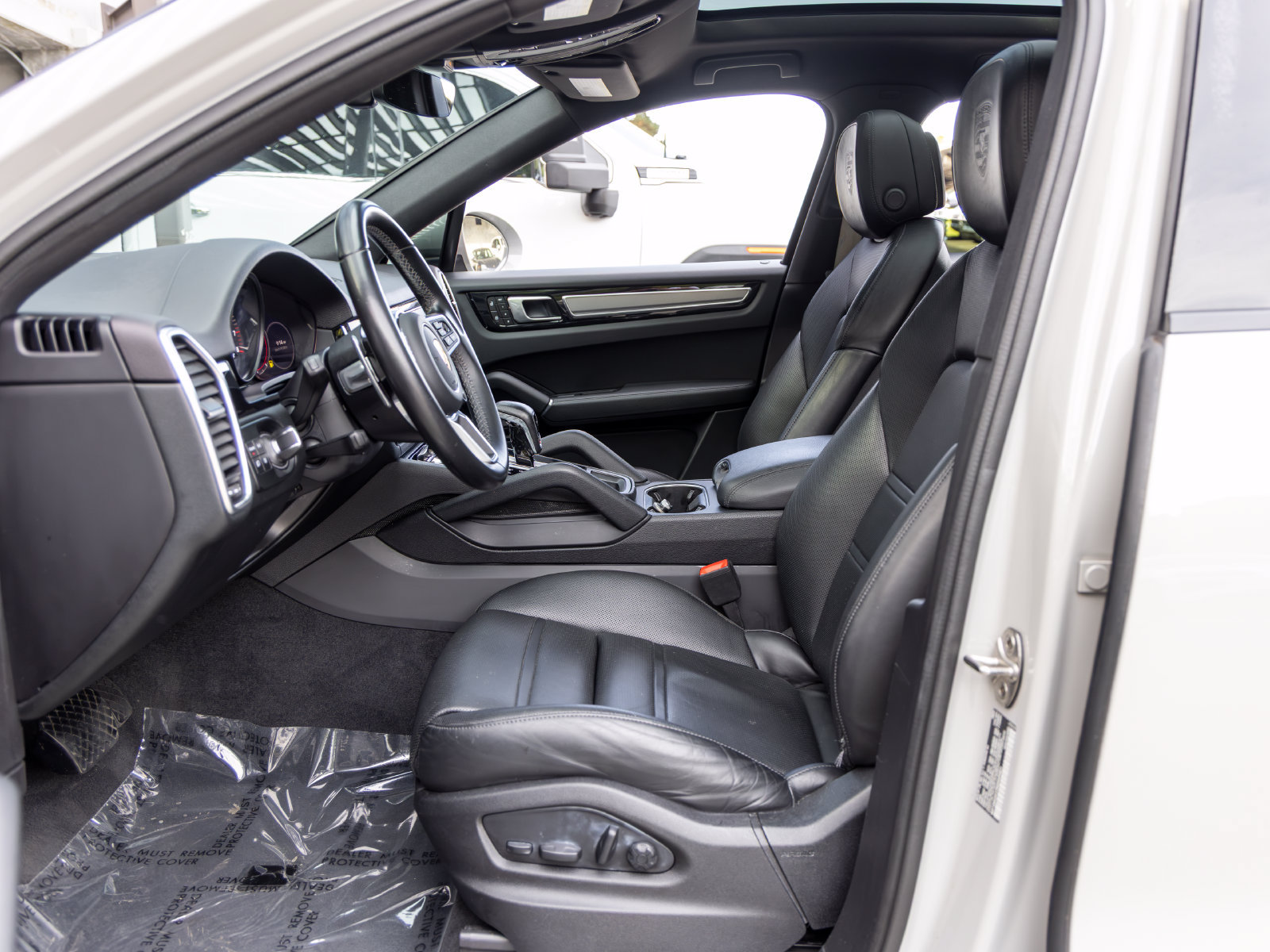 Certified 2022 Porsche Cayenne Platinum Edition AWD/4WD image 31
