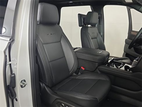 Used 2025 GMC Yukon Denali w/ Denali Reserve Package image 24