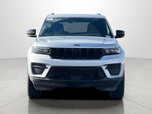 New 2025 Jeep Grand Cherokee Altitude image 3