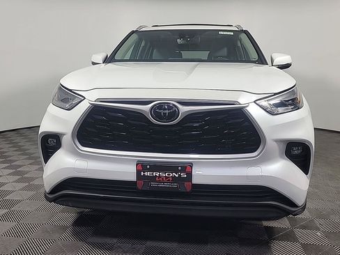 Used 2023 Toyota Highlander XLE AWD/4WD image 13