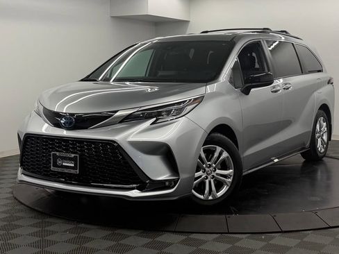 Certified 2023 Toyota Sienna XSE w/ XSE Plus Package AWD/4WD image 3