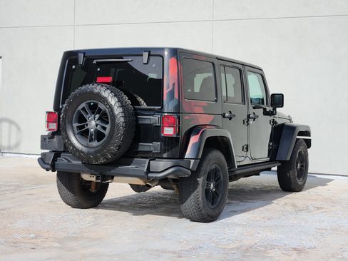 Used 2017 Jeep Wrangler Unlimited Sahara AWD/4WD image 7