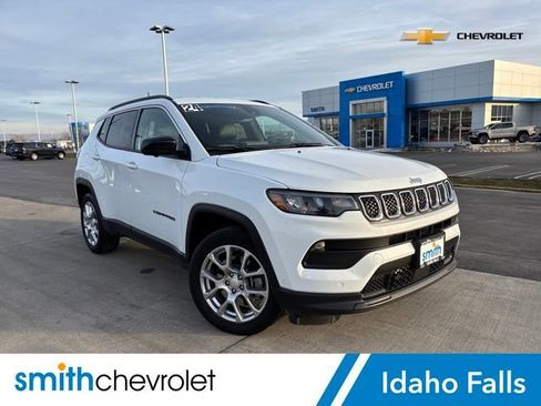 Used 2024 Jeep Compass Latitude image 1