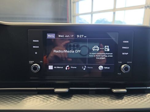 Certified 2022 Kia Carnival LX FWD image 24