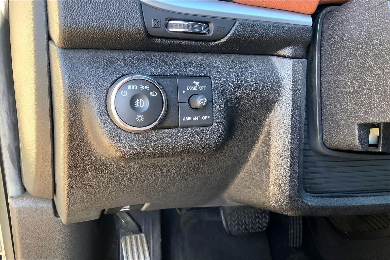 Used 2016 Chevrolet Traverse LTZ FWD image 32