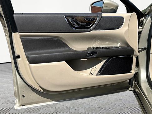 Used 2017 Lincoln Continental Select w/ Climate Package FWD image 20