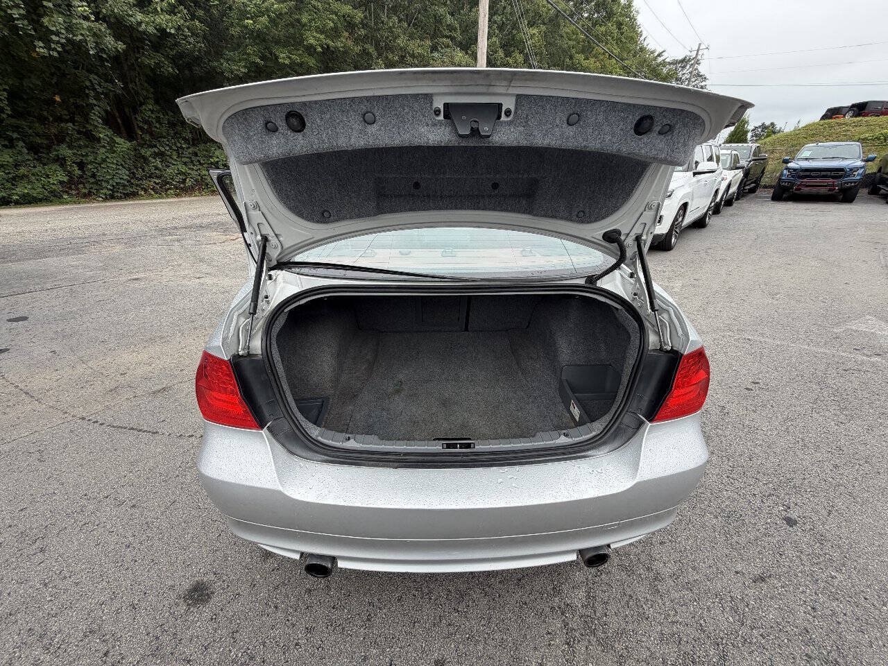 Used 2011 BMW 335i xDrive Sedan AWD/4WD image 12