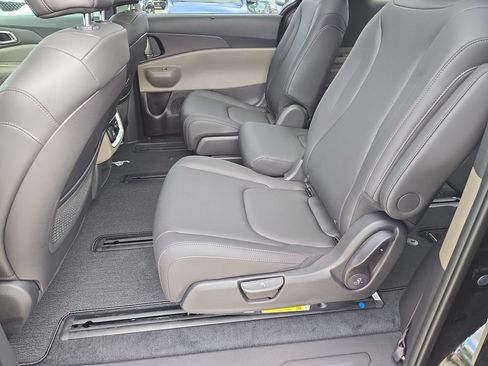 New 2026 Kia Carnival SX FWD image 17