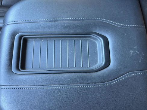 Used 2021 Chevrolet Suburban LT image 22