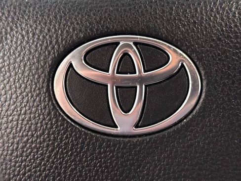 Used 2025 Toyota Camry XLE AWD/4WD image 24