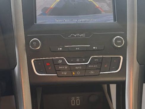 Used 2020 Ford Fusion SEL image 18