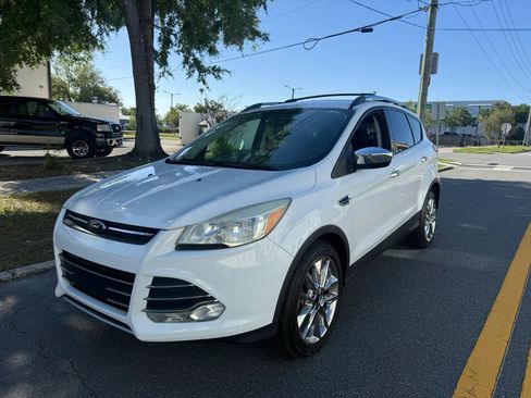 Used 2016 Ford Escape SE w/ SE Chrome Package image 1