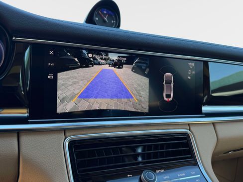 Used 2022 Porsche Panamera 4 image 46