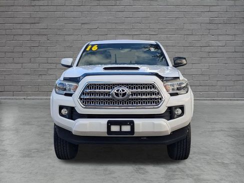 Used 2016 Toyota Tacoma TRD Sport w/ Towing Package AWD/4WD image 2
