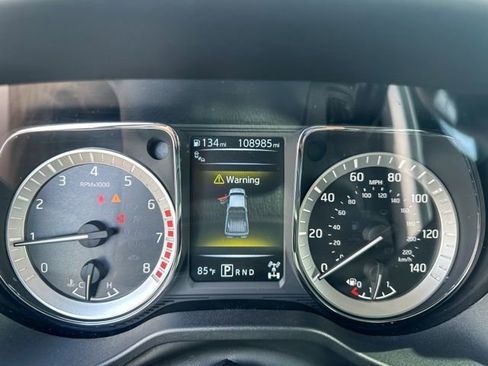 Used 2017 Nissan Titan SL AWD/4WD image 17