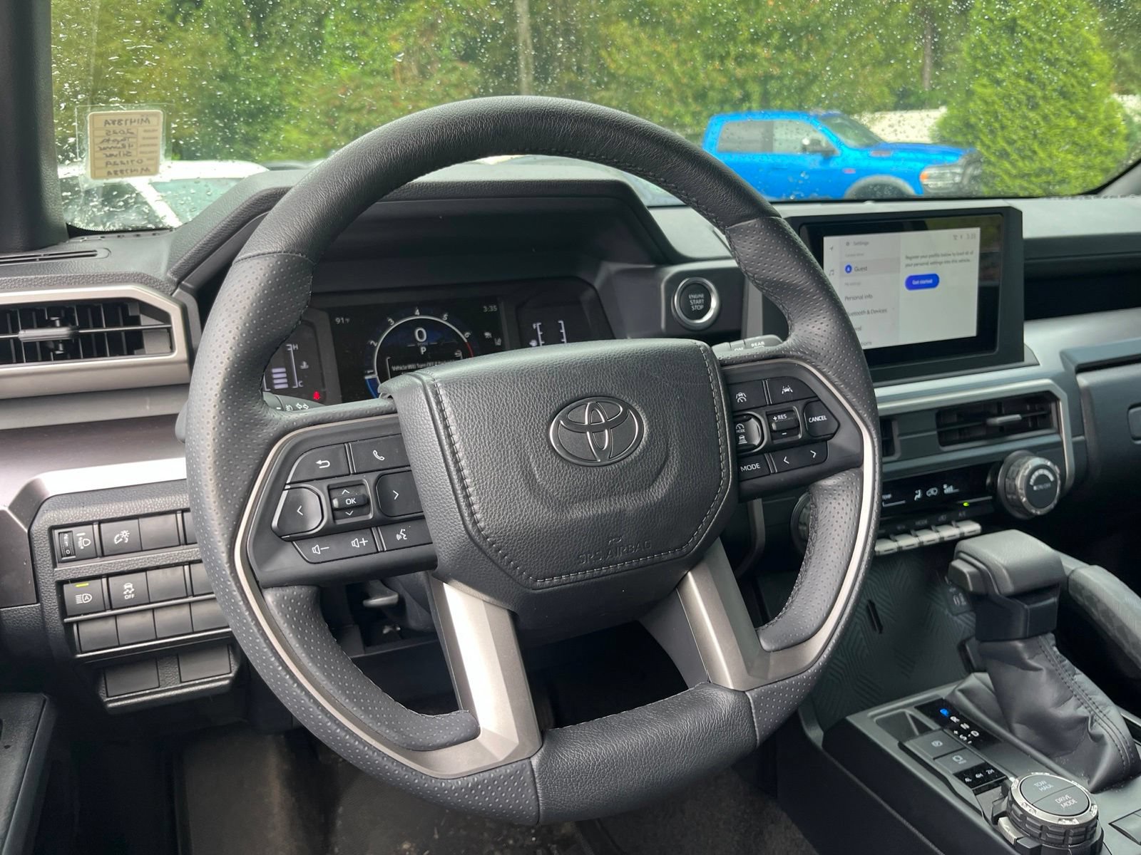 Used 2025 Toyota 4Runner SR5 AWD/4WD image 31