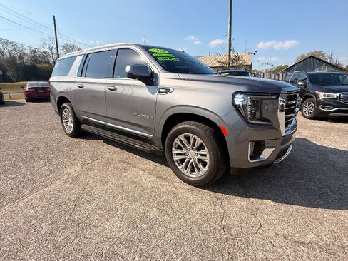 Used 2021 GMC Yukon XL SLT w/ SLT Luxury Plus Package image 3
